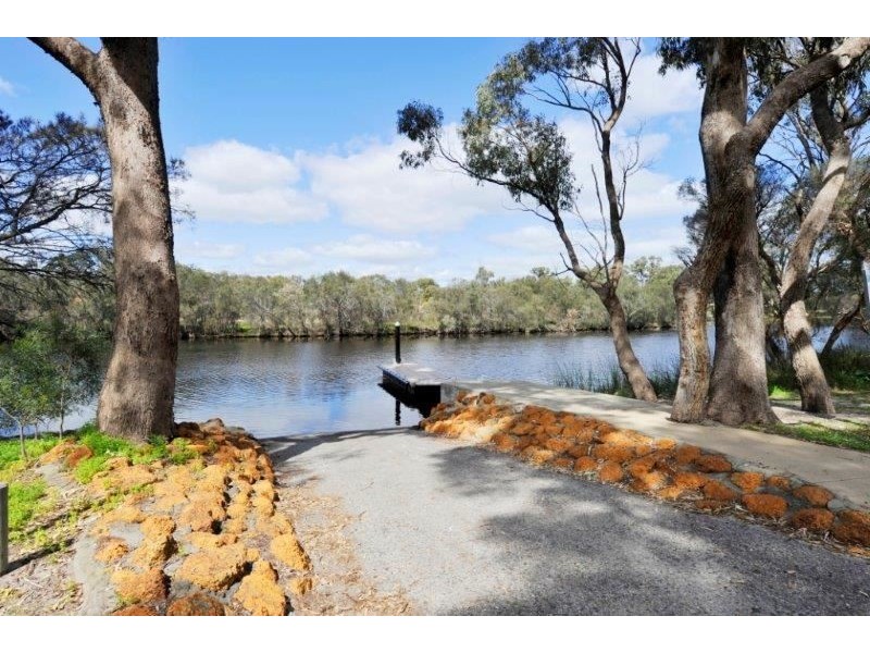 11 Redcliffe Road, Greenfields WA 6210