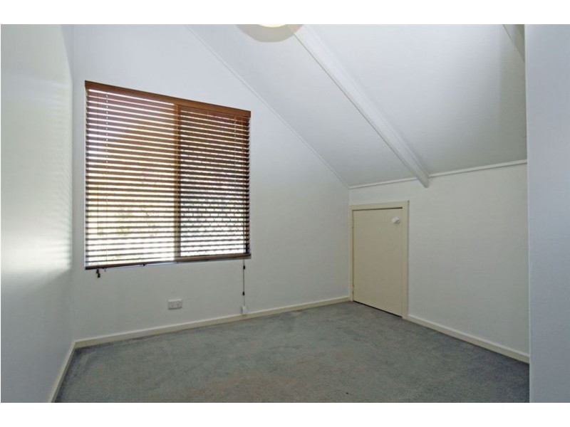 b/4 Magnolia Rise, Halls Head WA 6210