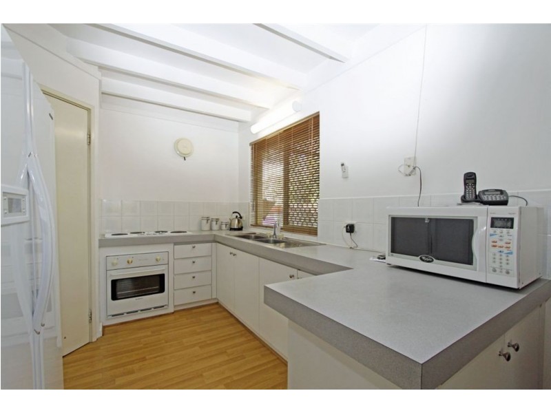 b/4 Magnolia Rise, Halls Head WA 6210