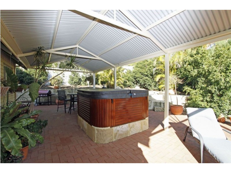 b/4 Magnolia Rise, Halls Head WA 6210