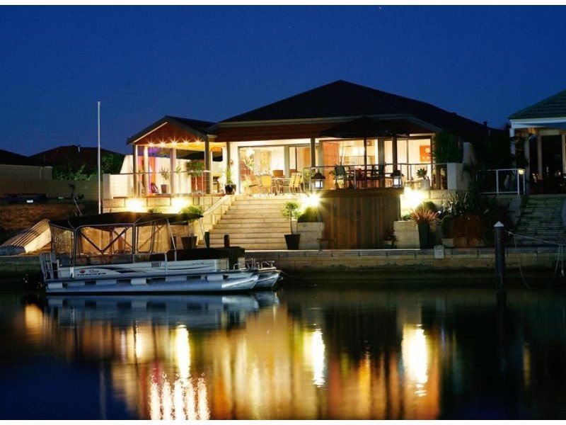 11 Aztec Island Retreat, Halls Head WA 6210