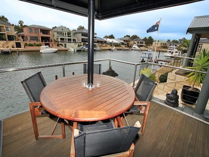 11 Aztec Island Retreat, Halls Head WA 6210