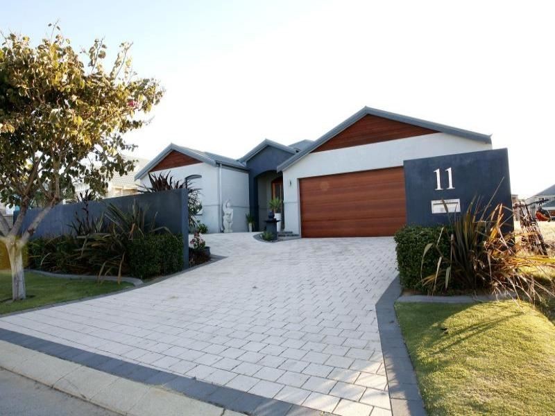 11 Aztec Island Retreat, Halls Head WA 6210