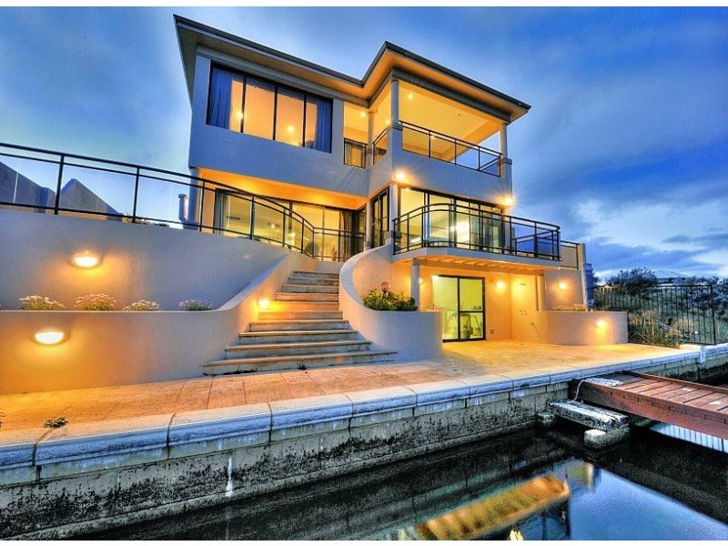 22 Ragamuffin Point, Halls Head WA 6210
