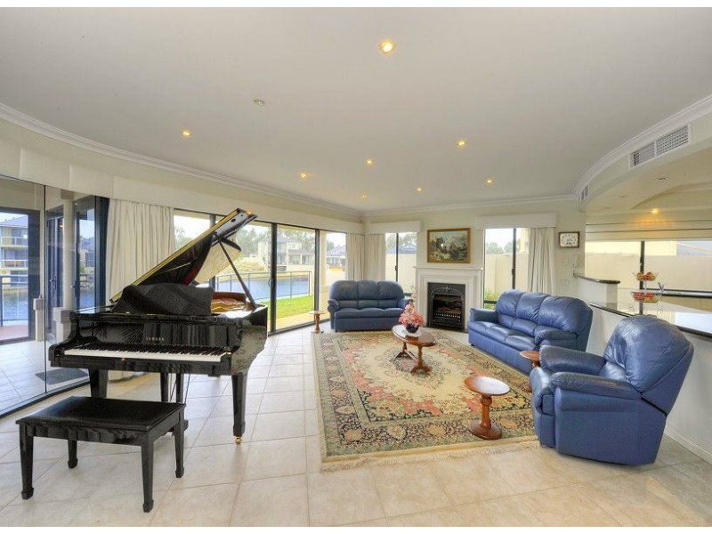 22 Ragamuffin Point, Halls Head WA 6210