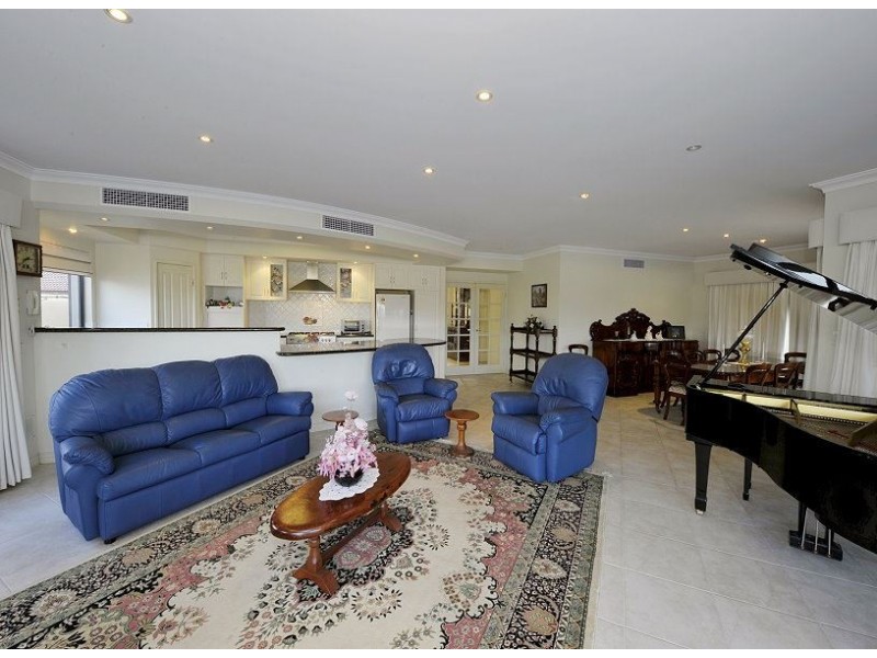 22 Ragamuffin Point, Halls Head WA 6210