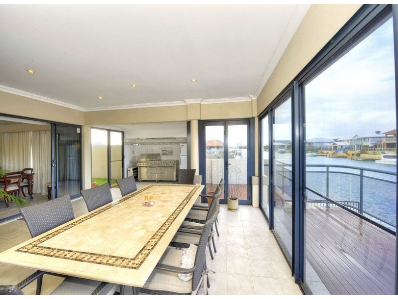 22 Ragamuffin Point, Halls Head WA 6210