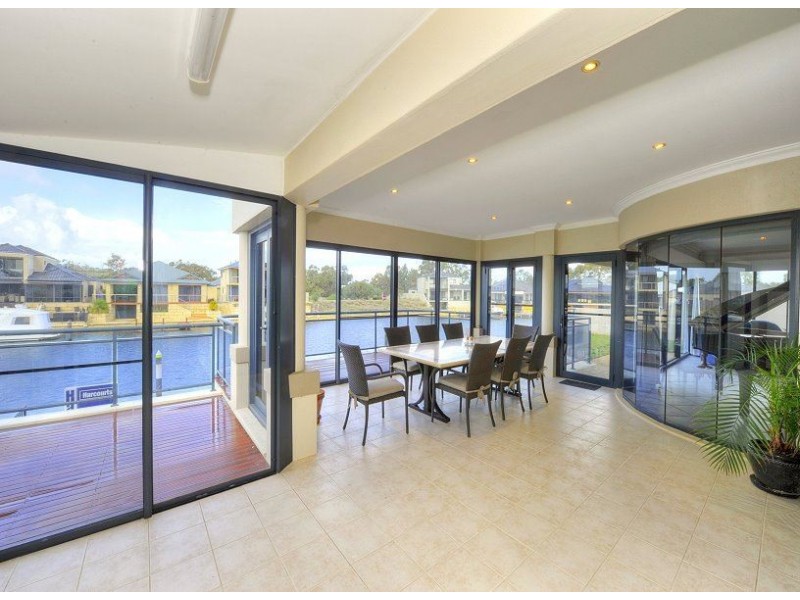 22 Ragamuffin Point, Halls Head WA 6210