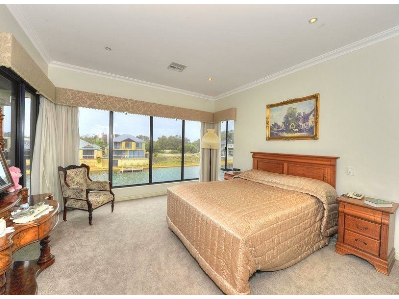 22 Ragamuffin Point, Halls Head WA 6210