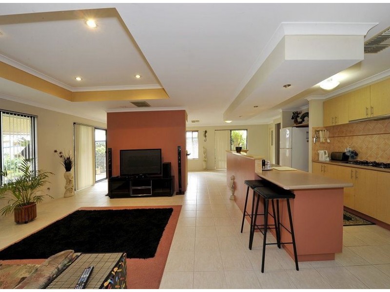 17 Dorneywood Crescent, Erskine WA 6210