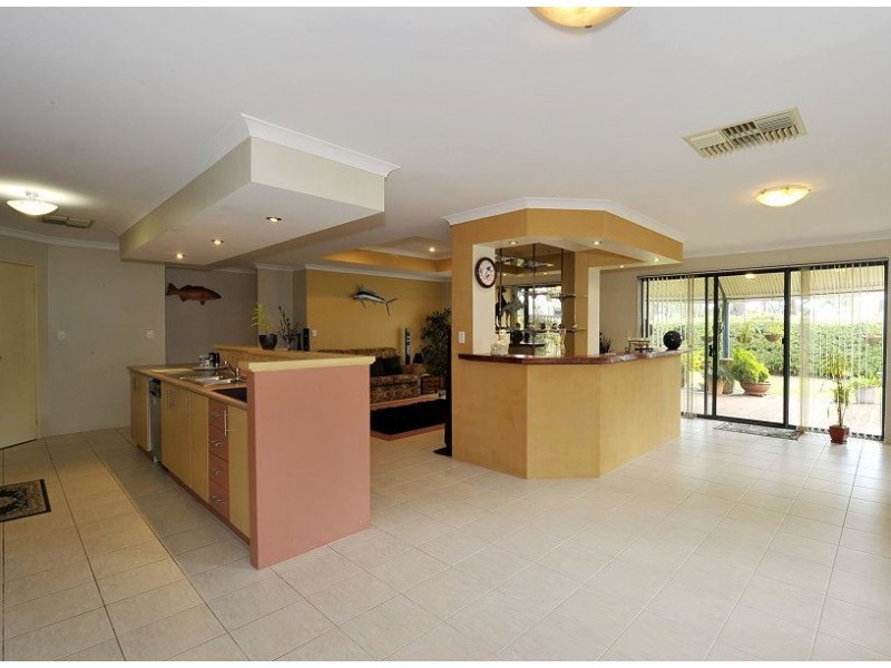 17 Dorneywood Crescent, Erskine WA 6210