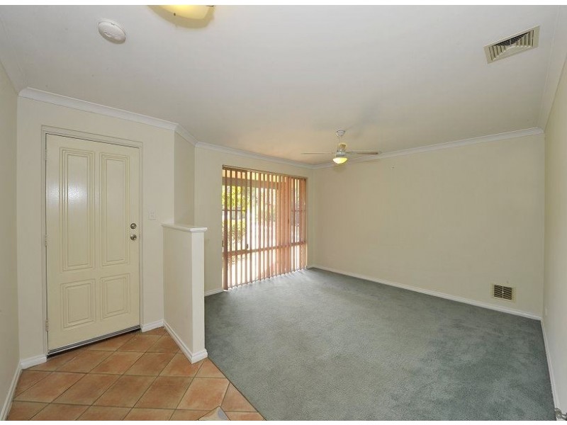 2 Muntries Place, Halls Head WA 6210