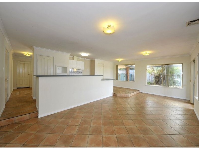 2 Muntries Place, Halls Head WA 6210