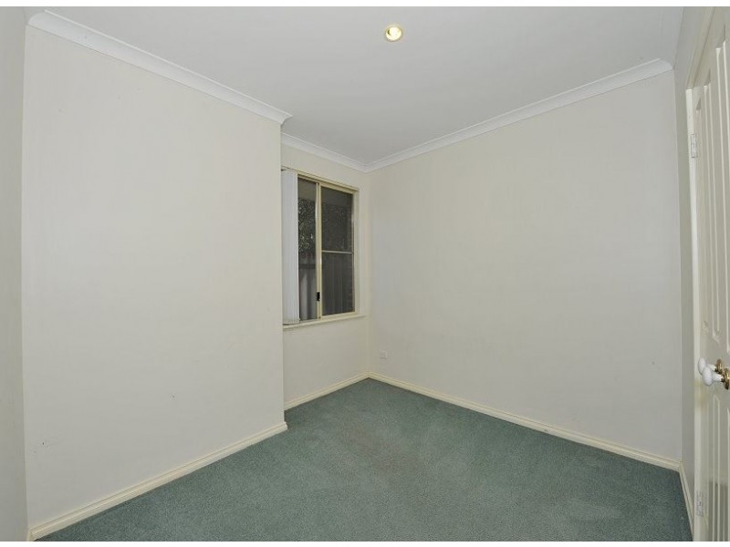 2 Muntries Place, Halls Head WA 6210