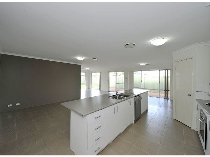 8 Bibbulmun Meander, Ravenswood WA 6208