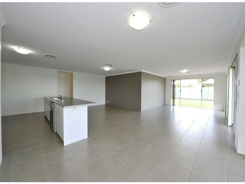 8 Bibbulmun Meander, Ravenswood WA 6208