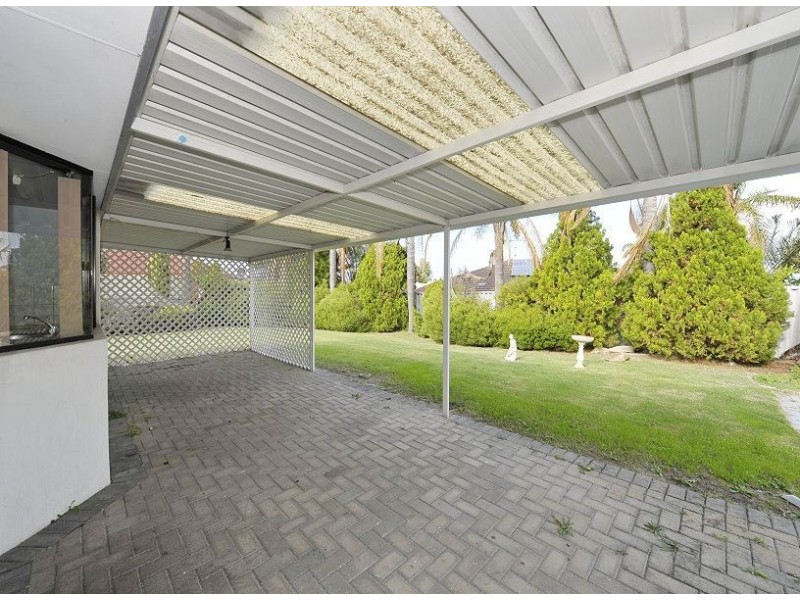 9 Muntries Place, Halls Head WA 6210