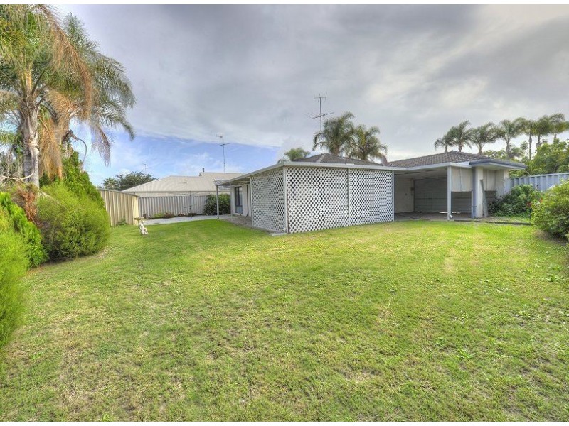 9 Muntries Place, Halls Head WA 6210
