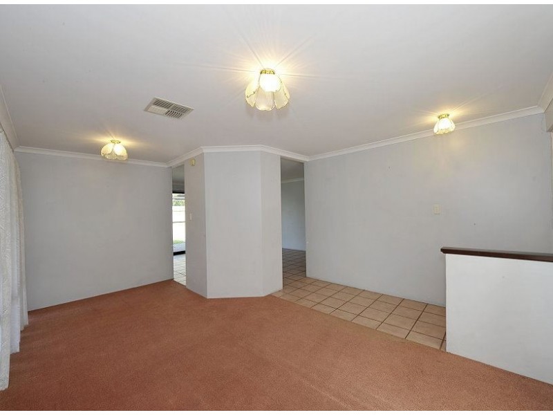 9 Muntries Place, Halls Head WA 6210
