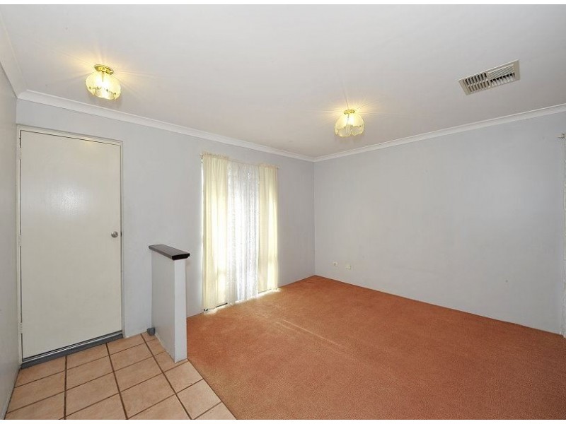 9 Muntries Place, Halls Head WA 6210