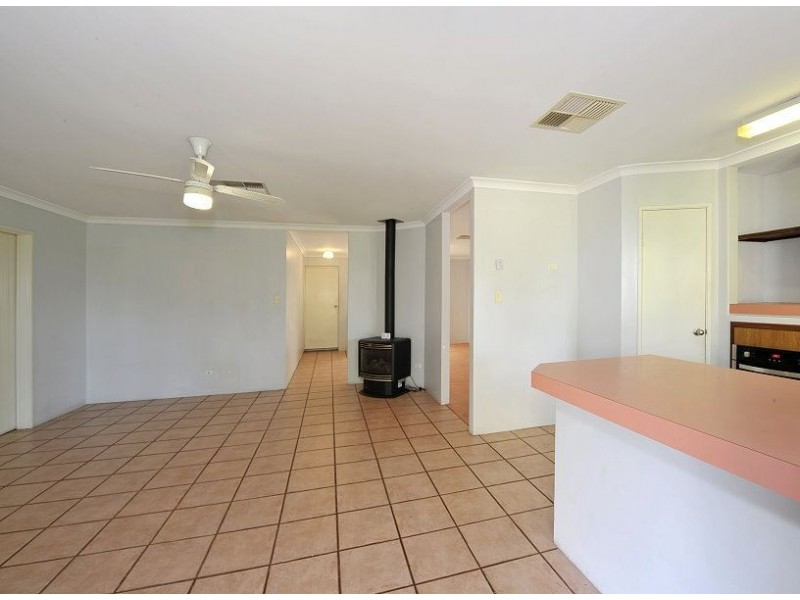 9 Muntries Place, Halls Head WA 6210
