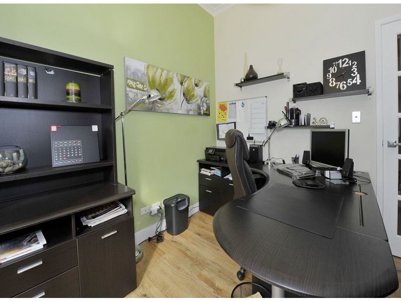 35 Floribunda Avenue, Halls Head WA 6210