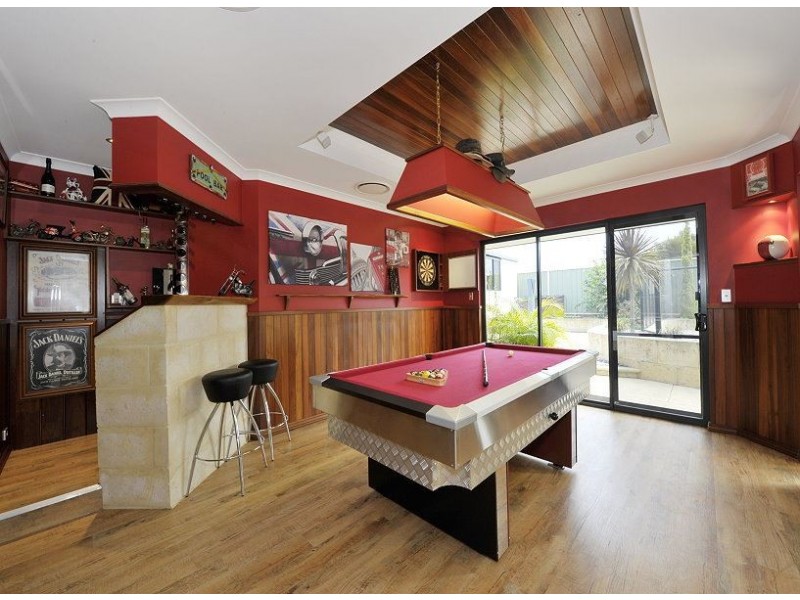 35 Floribunda Avenue, Halls Head WA 6210