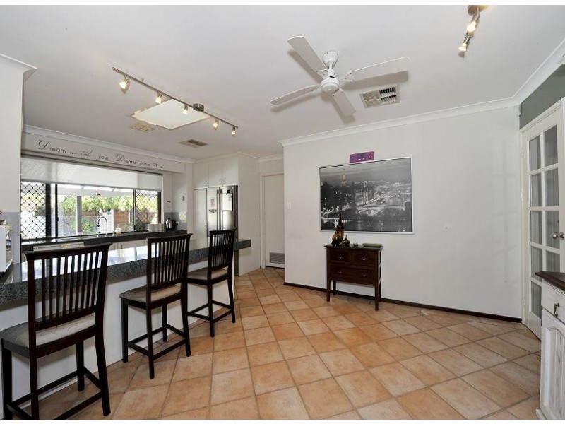 3 Columbia Close, Halls Head WA 6210