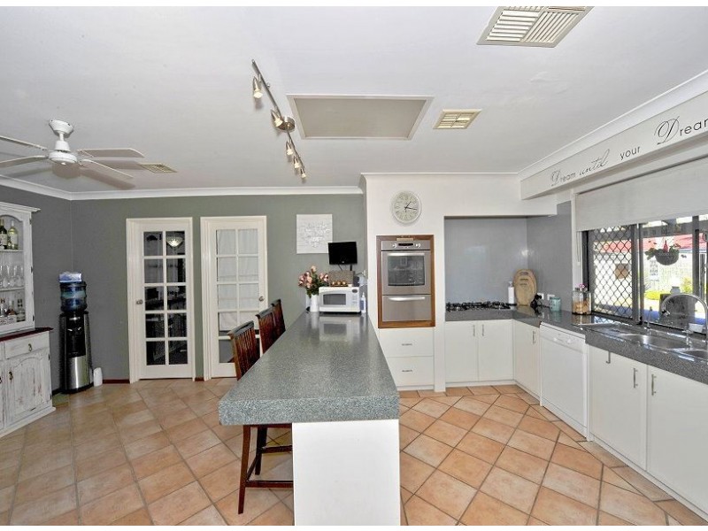 3 Columbia Close, Halls Head WA 6210