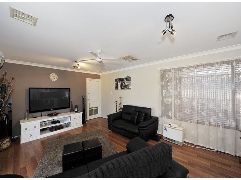 3 Columbia Close, Halls Head WA 6210