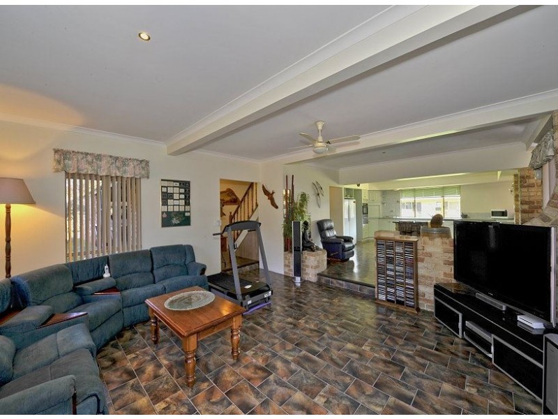 180 Riverland Drive, Stake Hill WA 6210