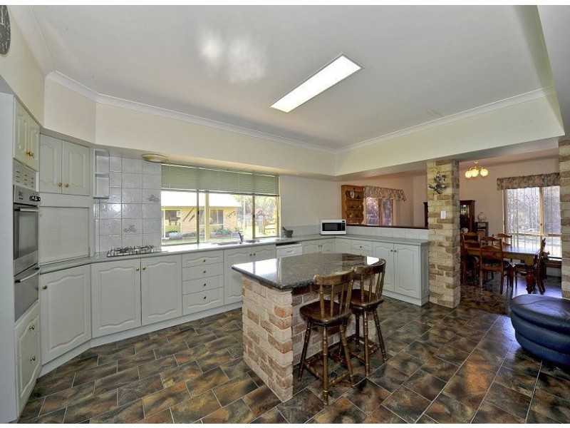180 Riverland Drive, Stake Hill WA 6210