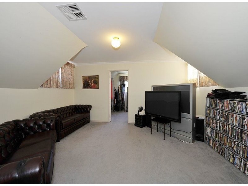 180 Riverland Drive, Stake Hill WA 6210