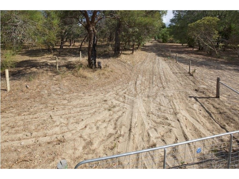 101 Red Road, Parklands WA 6180