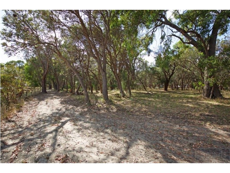 101 Red Road, Parklands WA 6180