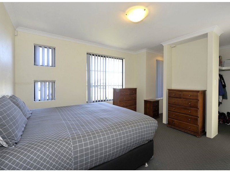 16 Teague Way, Lakelands WA 6180