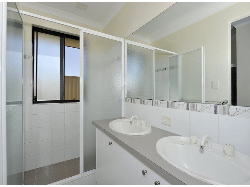 16 Teague Way, Lakelands WA 6180