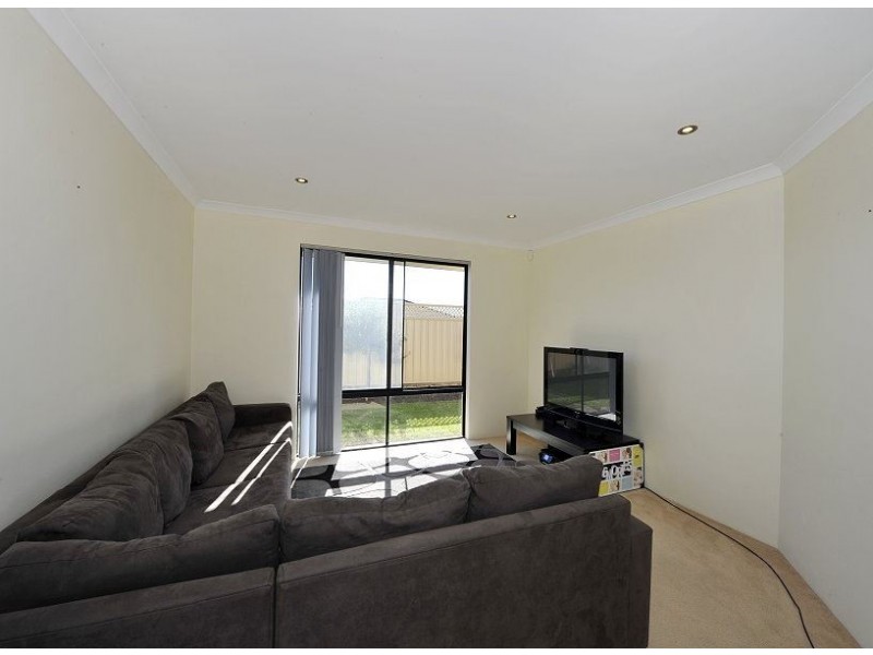 16 Teague Way, Lakelands WA 6180