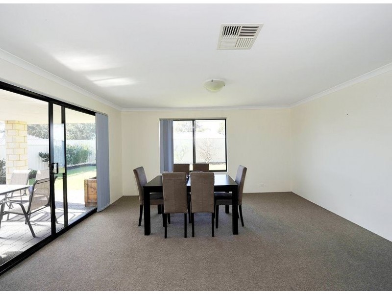 16 Teague Way, Lakelands WA 6180