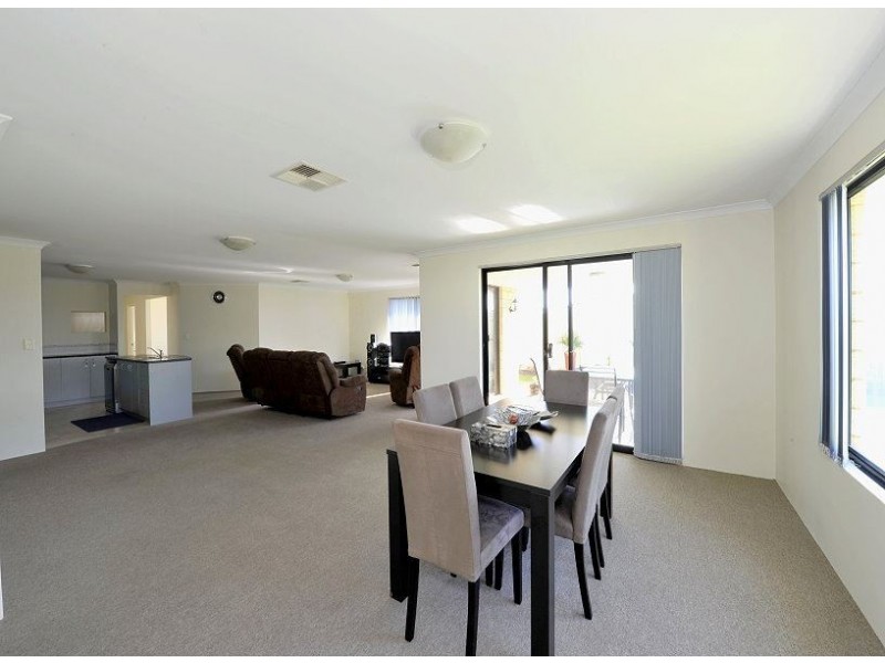 16 Teague Way, Lakelands WA 6180