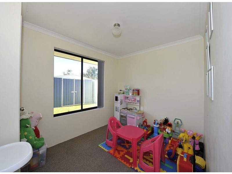 16 Teague Way, Lakelands WA 6180