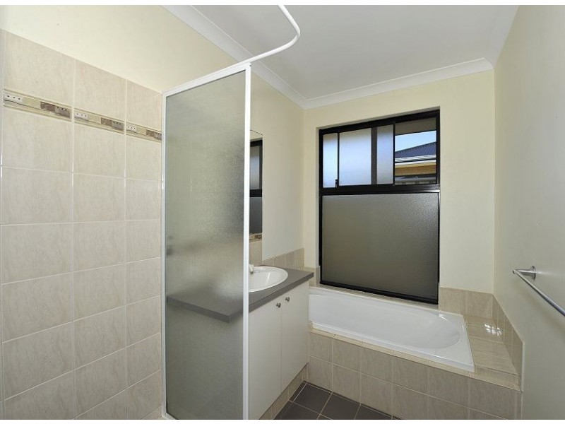 16 Teague Way, Lakelands WA 6180