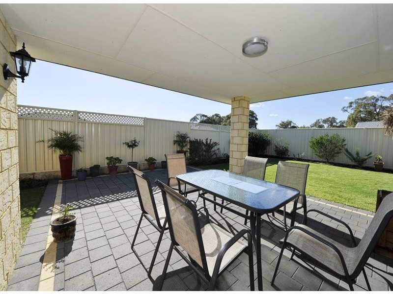 16 Teague Way, Lakelands WA 6180