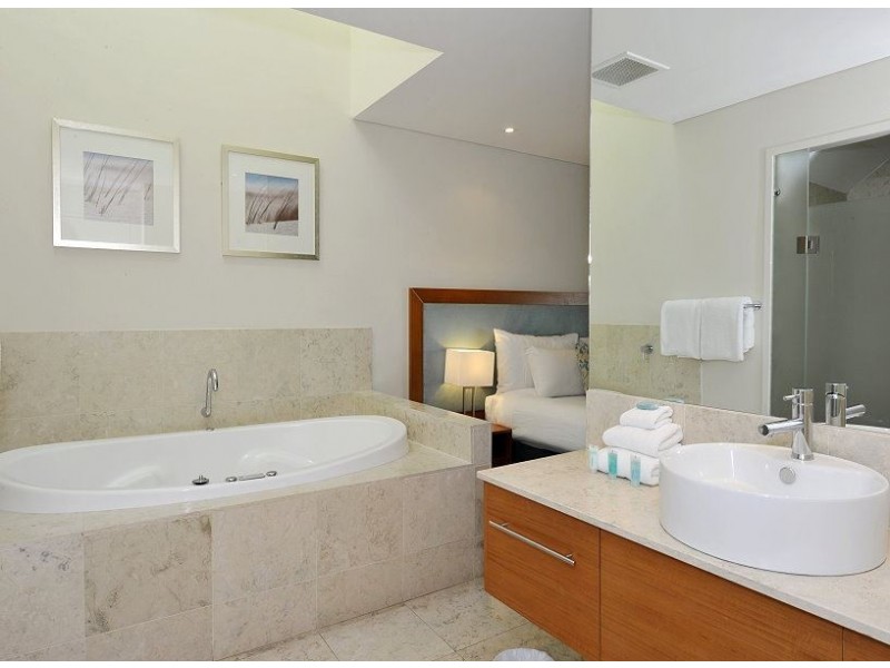 11/16 Dolphin Drive, Mandurah WA 6210