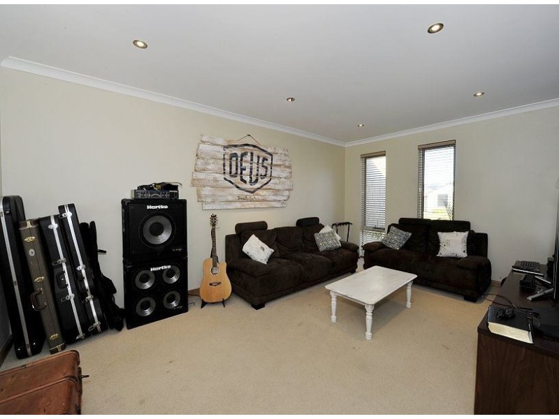 17 Bamburgh Turn, Meadow Springs WA 6210