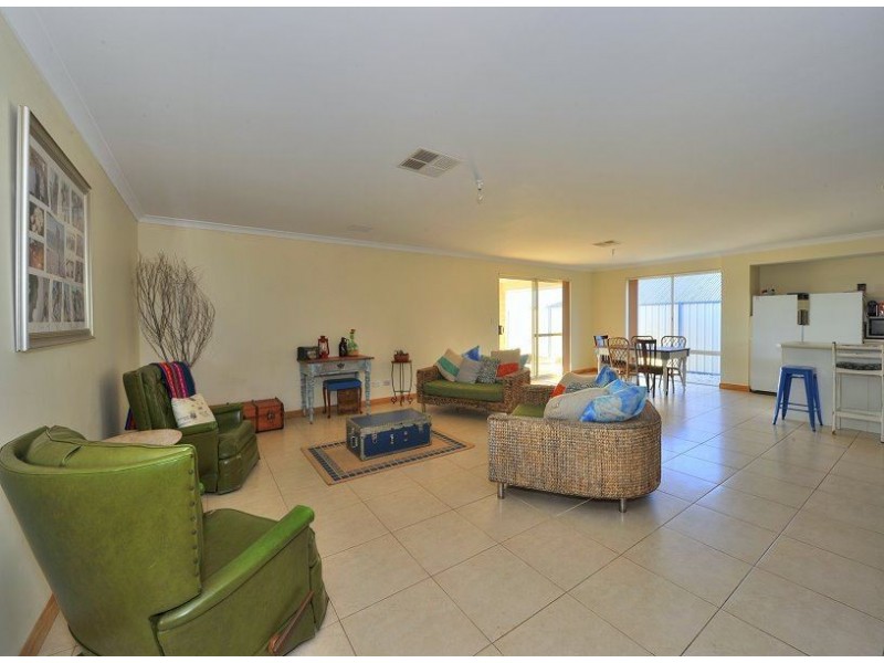 17 Bamburgh Turn, Meadow Springs WA 6210