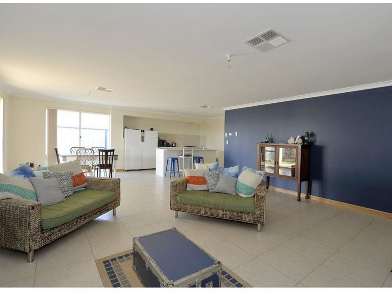 17 Bamburgh Turn, Meadow Springs WA 6210