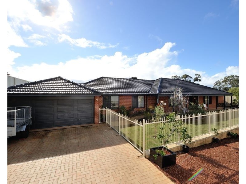 7 Adela Bend, Lakelands WA 6180