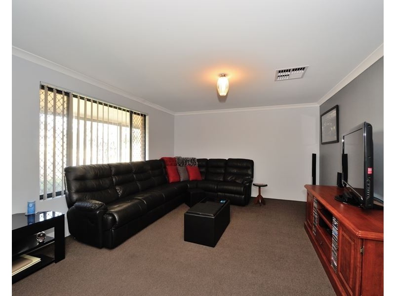 7 Adela Bend, Lakelands WA 6180