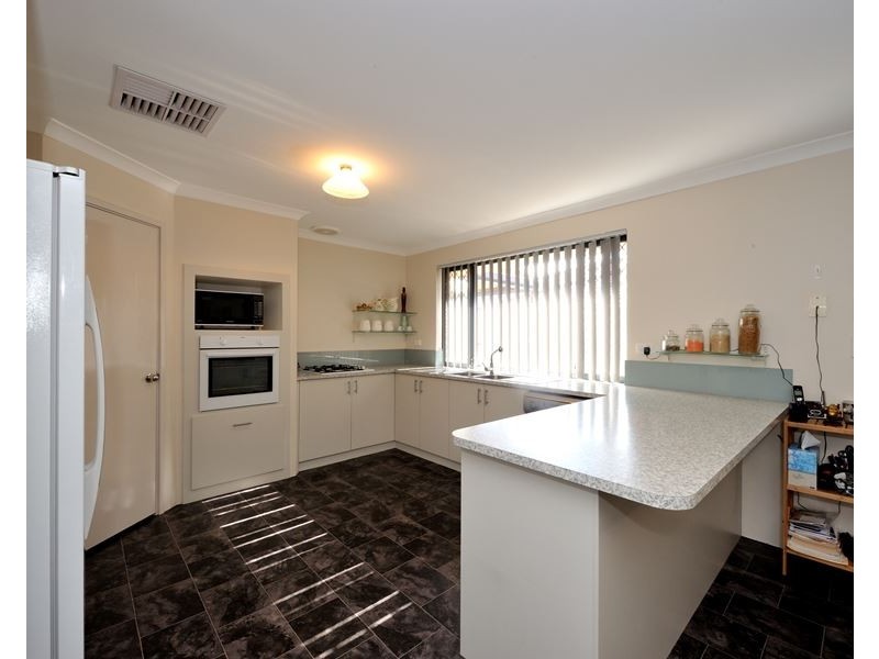 7 Adela Bend, Lakelands WA 6180